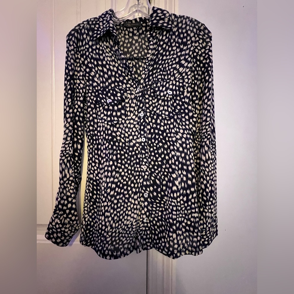 KLD signature black stretch button down with ivory print size S small